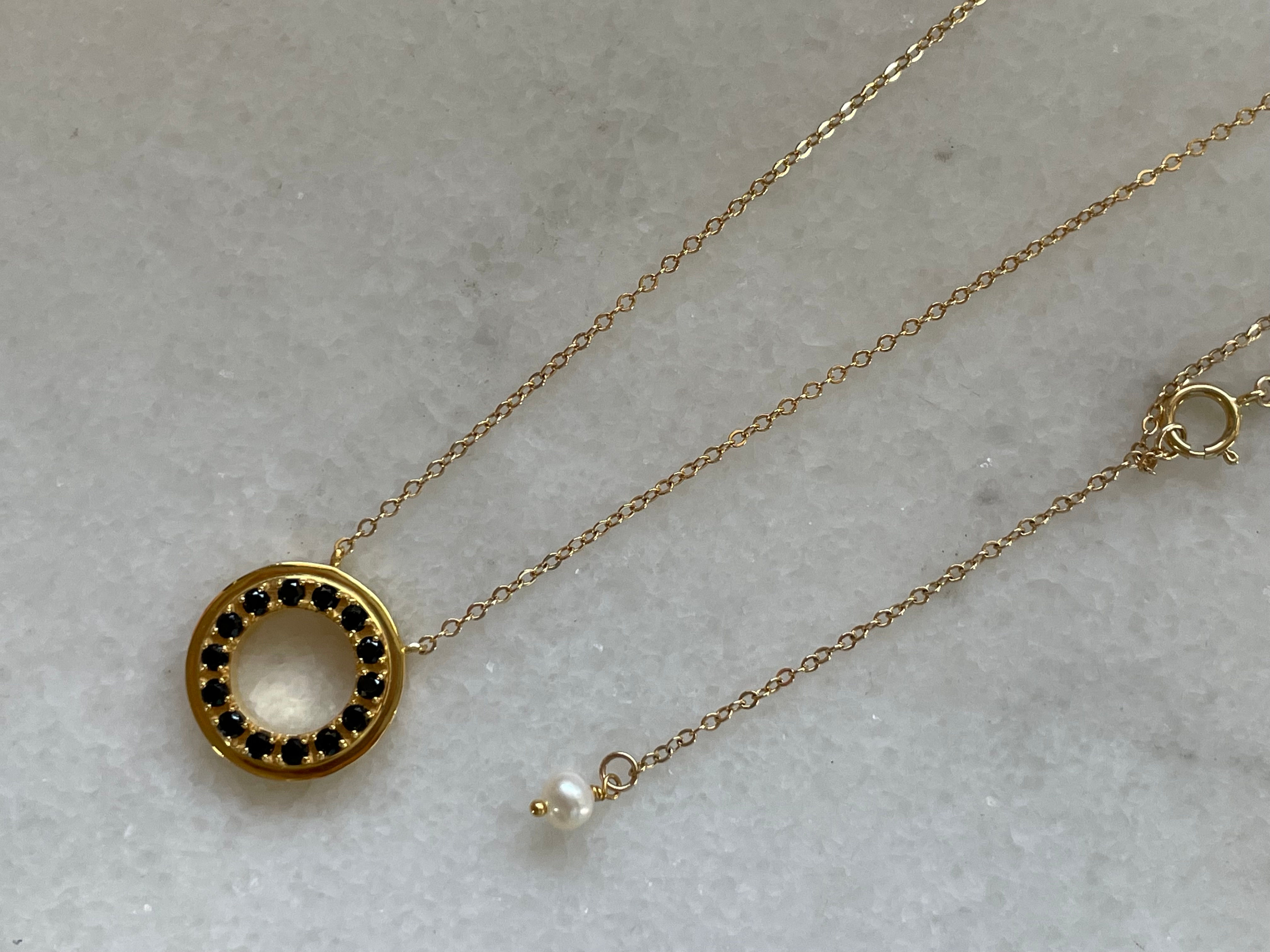 Black spinel circle necklace