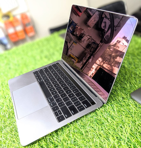 2017 Apple MacBook Pro A1706 (13-inch, 8GB RAM Core i5) | Tech