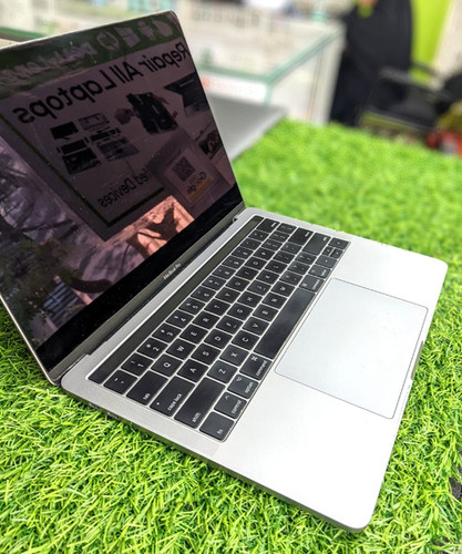 2017 Apple MacBook Pro A1706 (13-inch, 8GB RAM Core i5) | Tech