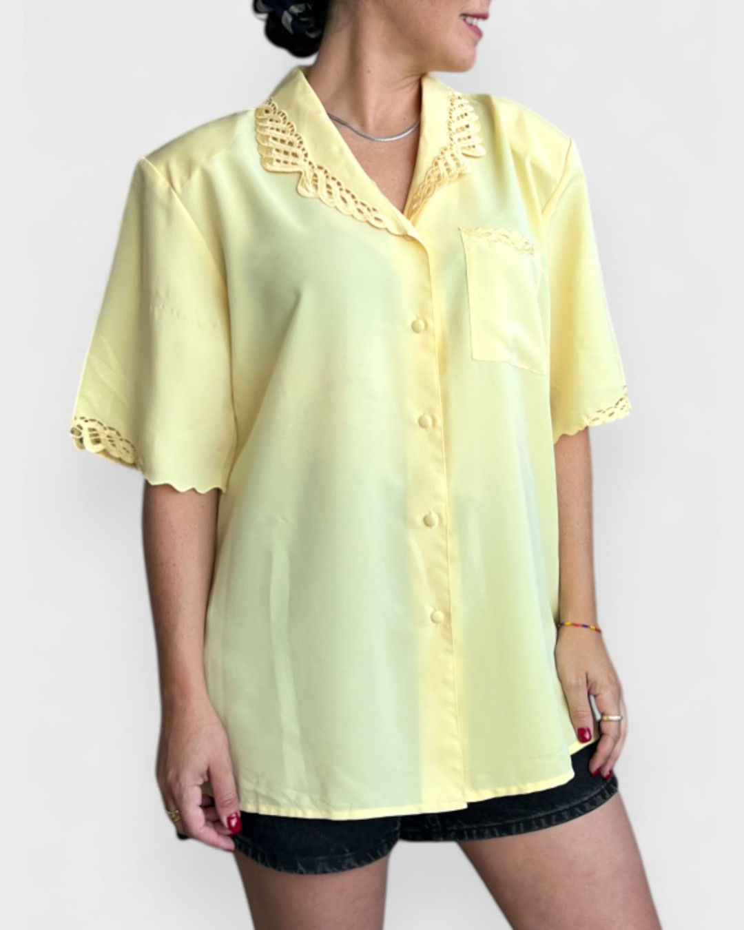 Chemisier vintage jaune pâle à broderies