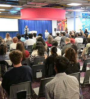 Cathy speaking to audience - DSC_4700.JPG