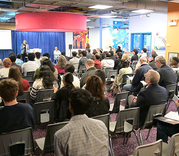 Cathy speaking to audience - DSC_4700.JPG