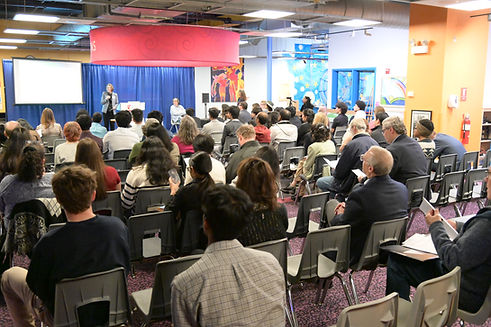 Cathy speaking to audience - DSC_4700.JPG