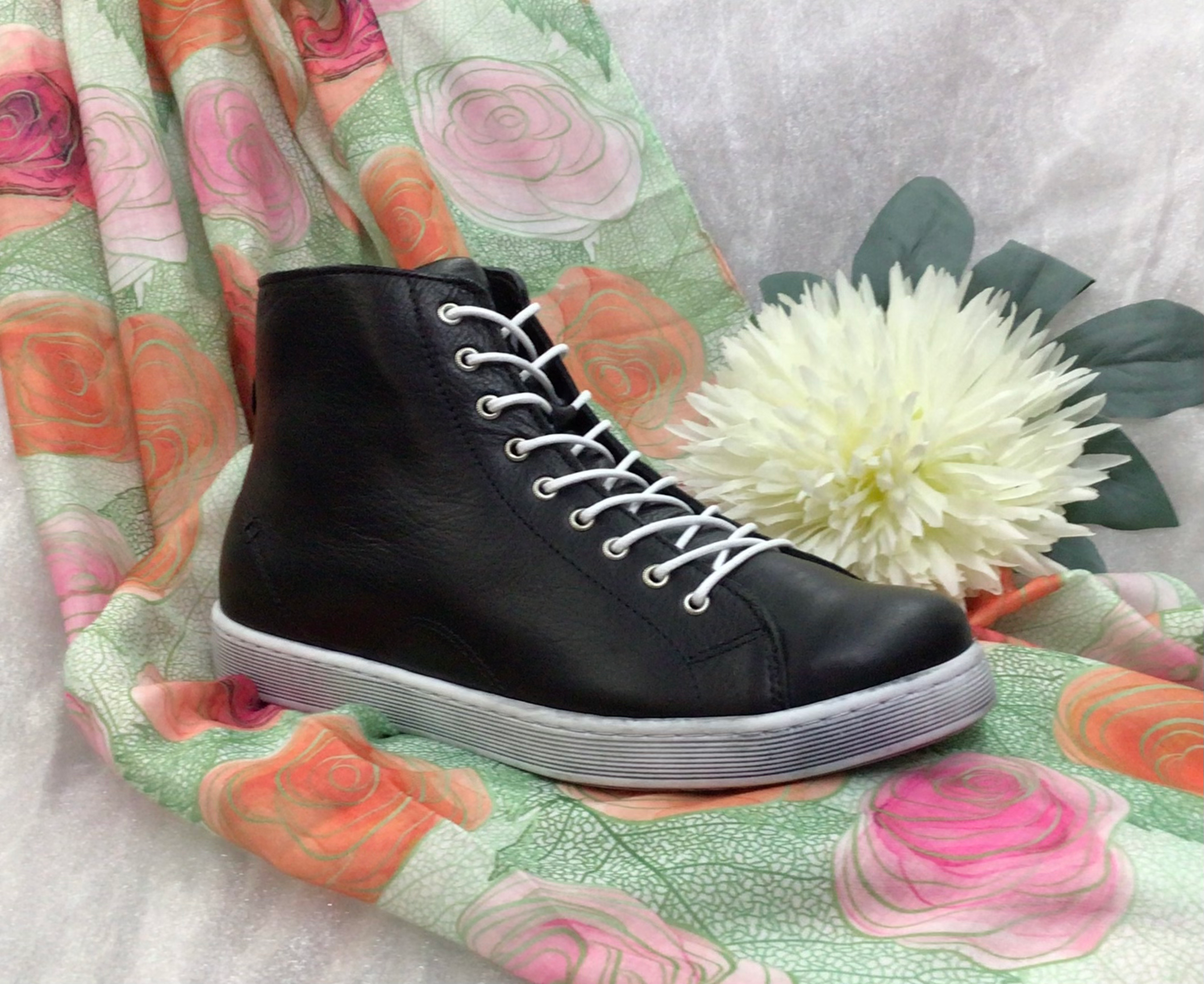 Rilassare - Typo (Black)