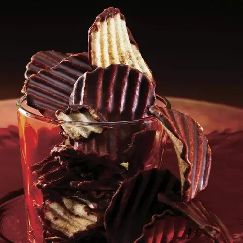 Thumbnail: ROYCE' Potatochip Chocolate [Mild Bitter]