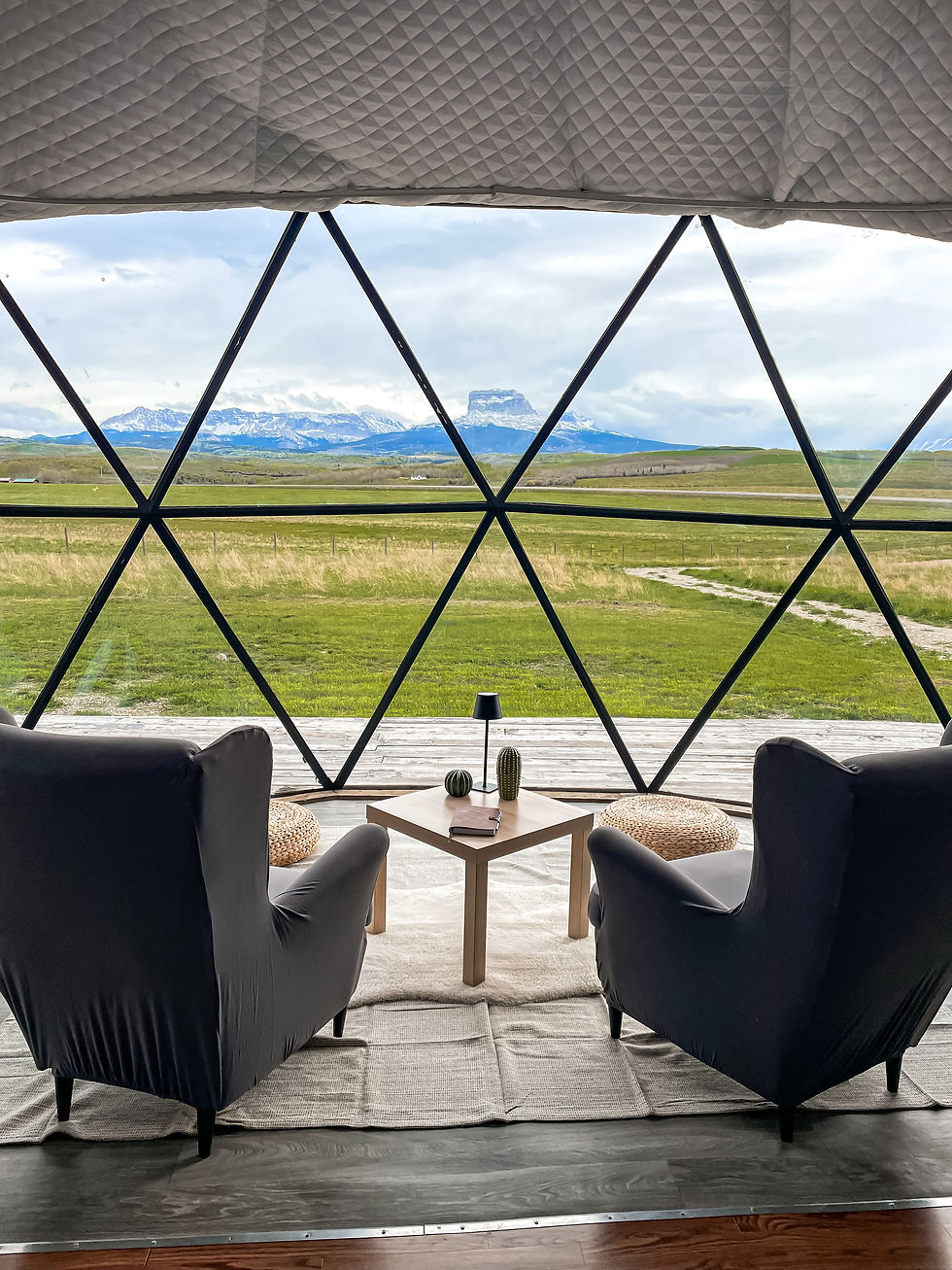 Unbeatable view of the Rockies from your window
