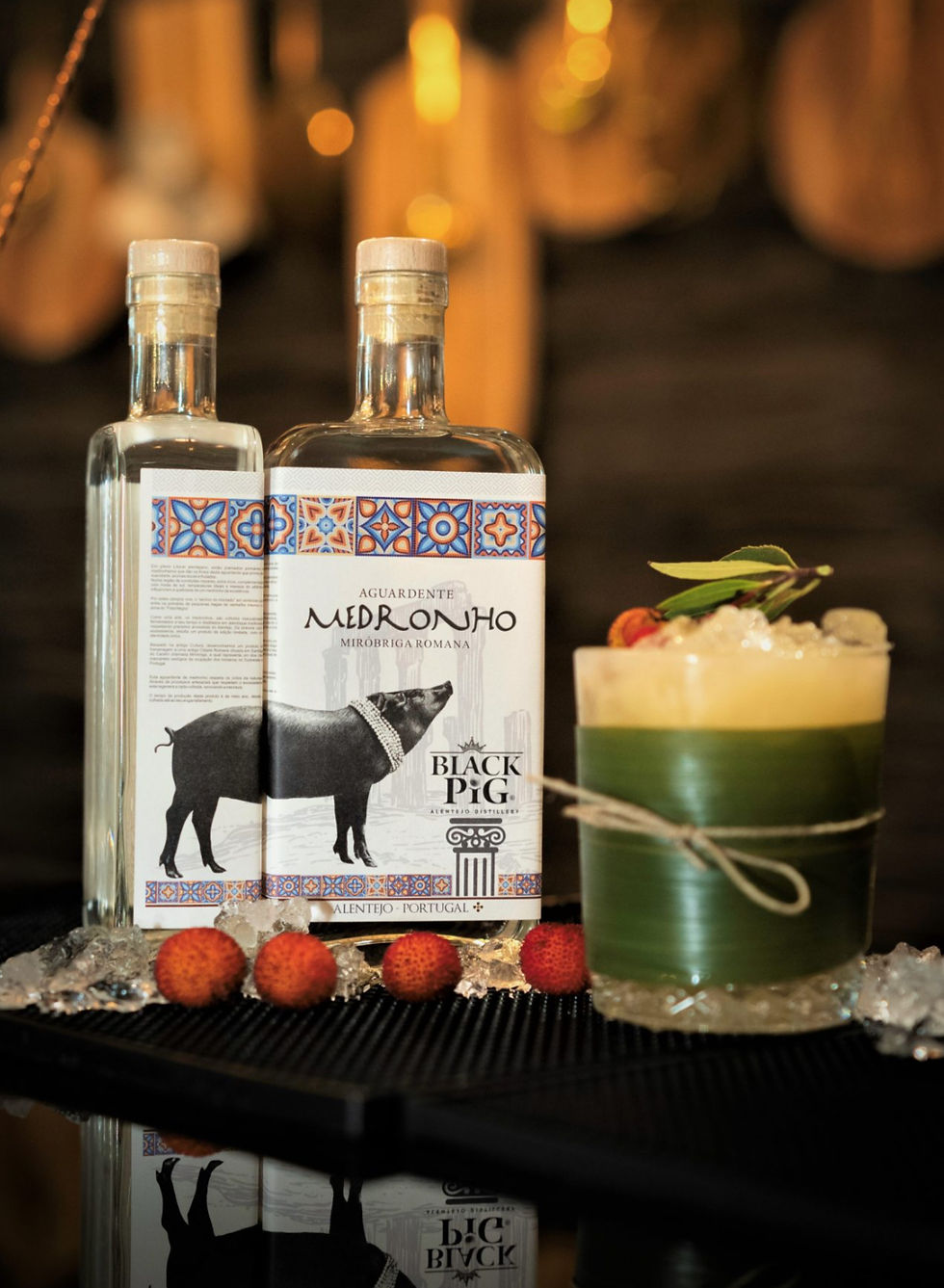 Miniaturbild: Black Pig Premium Medronho Aguardente - Erdbeerbaum Brandy/Weinbrand