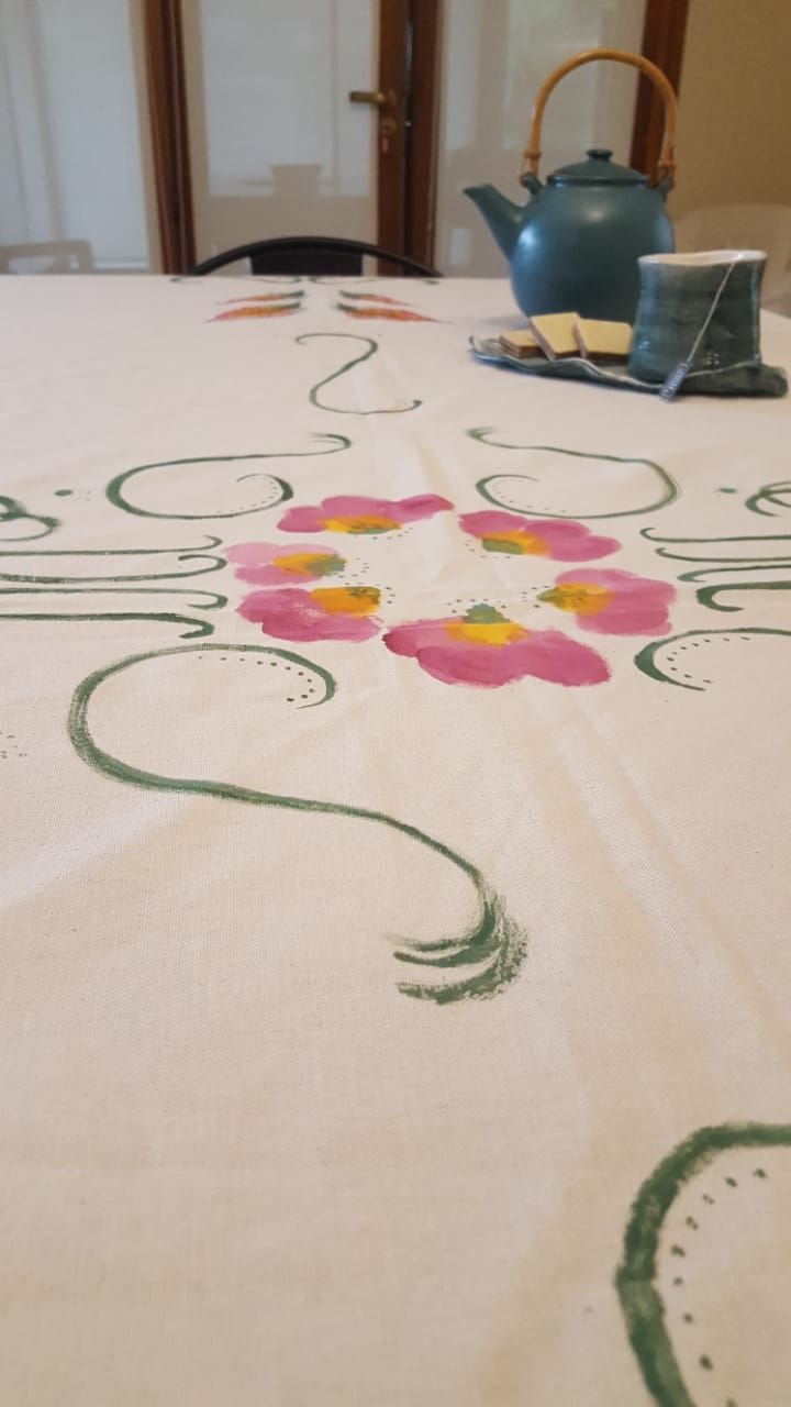 Miniatura: Mantel artesanal pintado a mano.