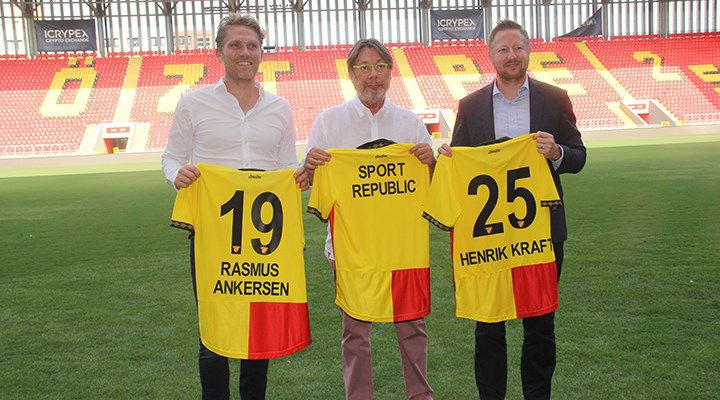Göztepe hisselerinin Sport Republic'e devir töreninden. Fotoğraf: Göztepe Resmi