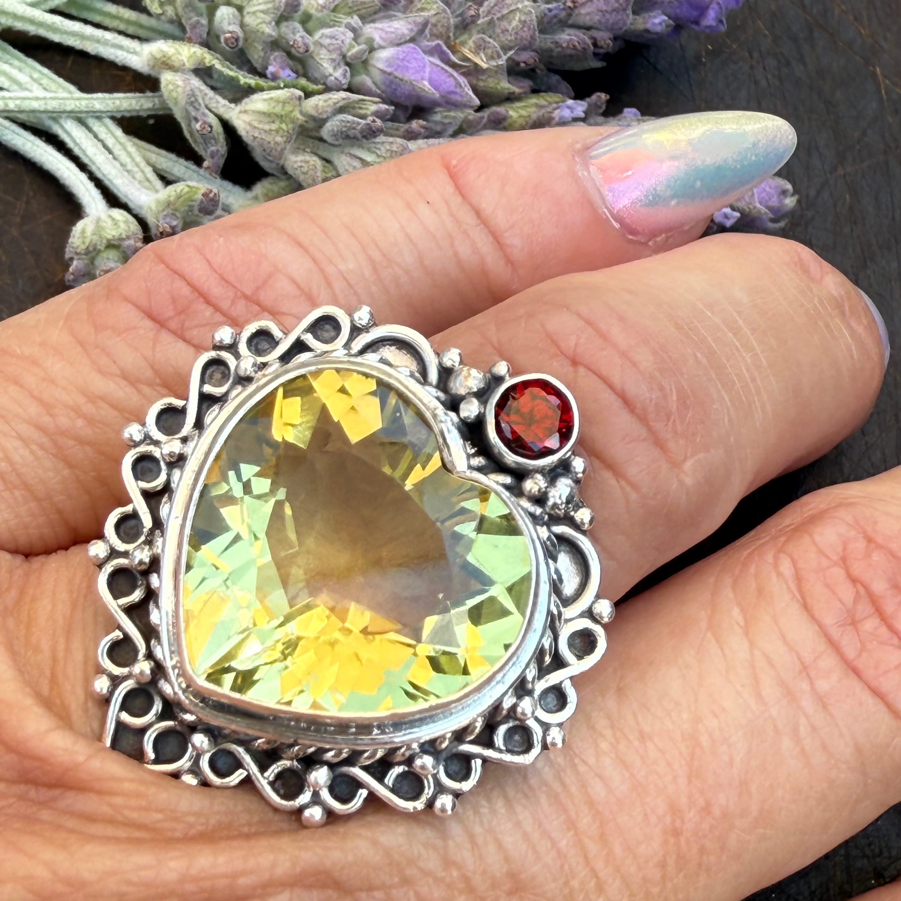 Anel coração green gold e Granada 