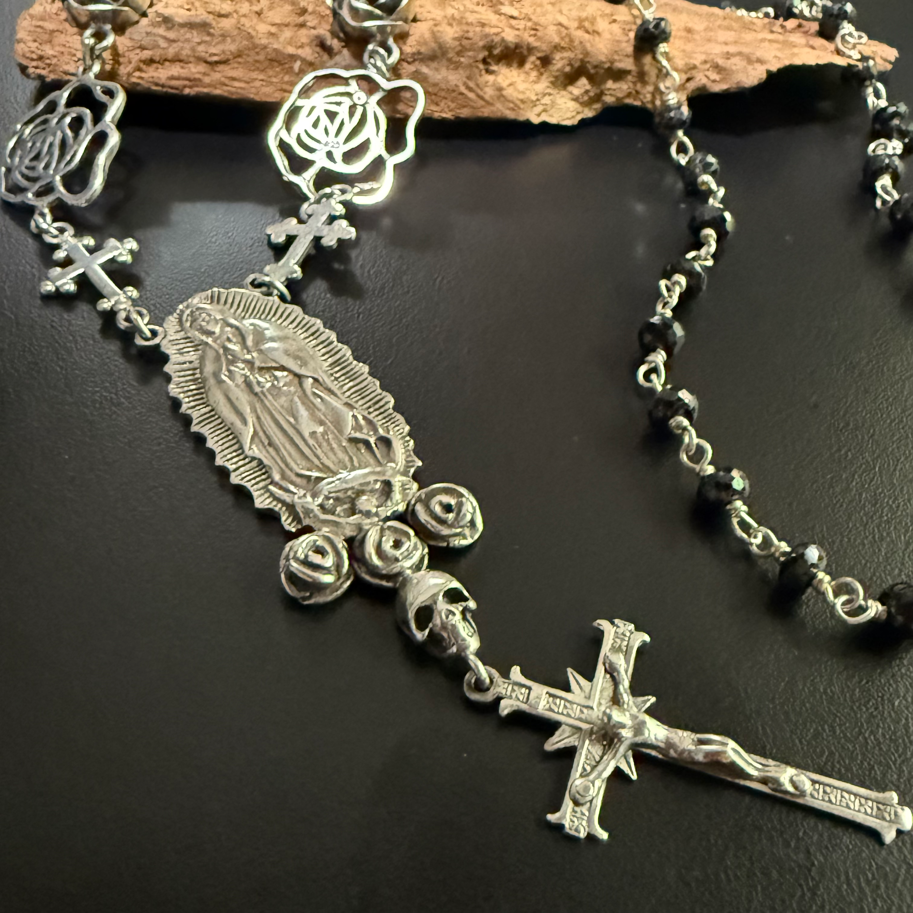 Terço Guadalupe rosa vazada CA7