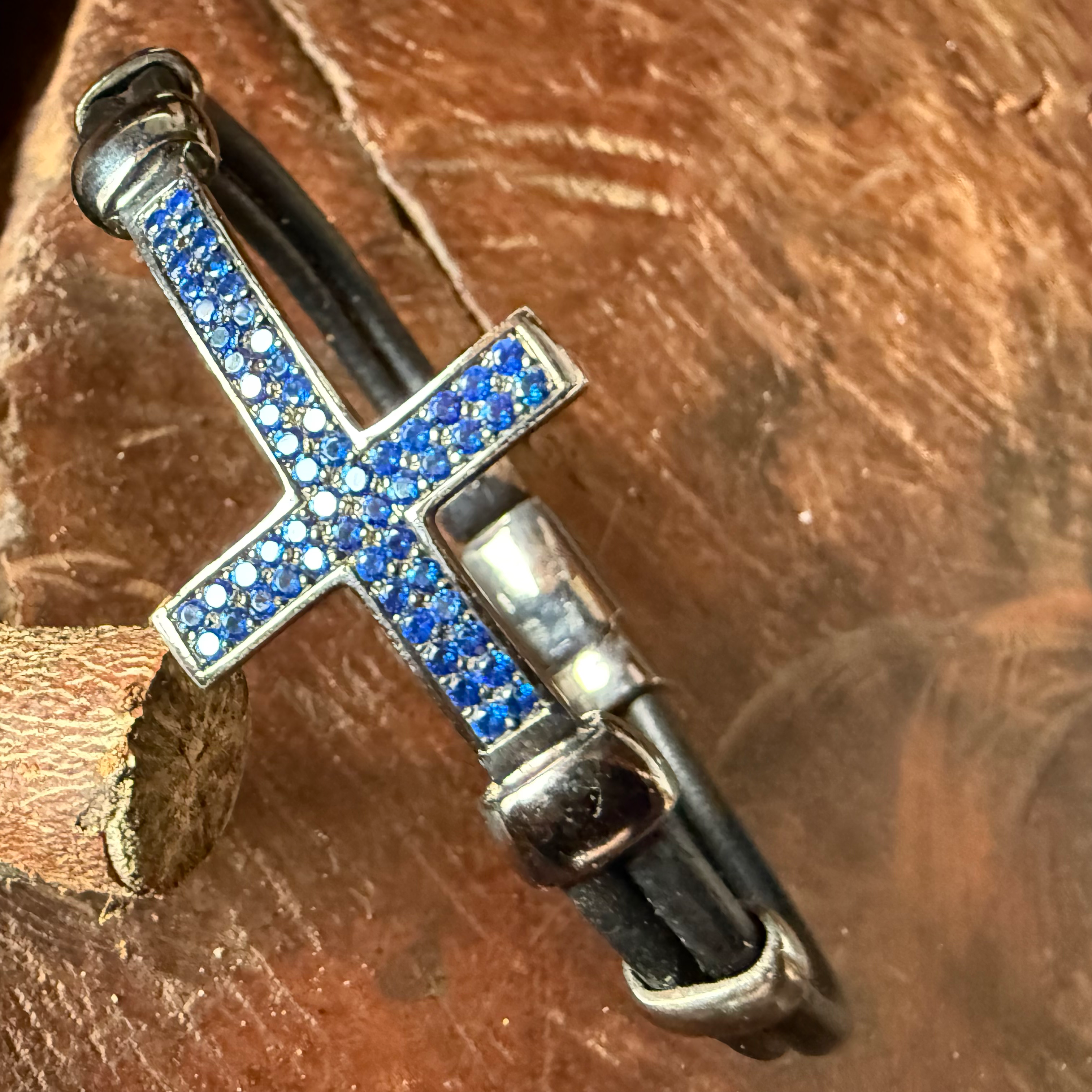 Pulseira cruz couro AP