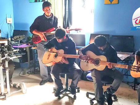 Echando unas rolitas