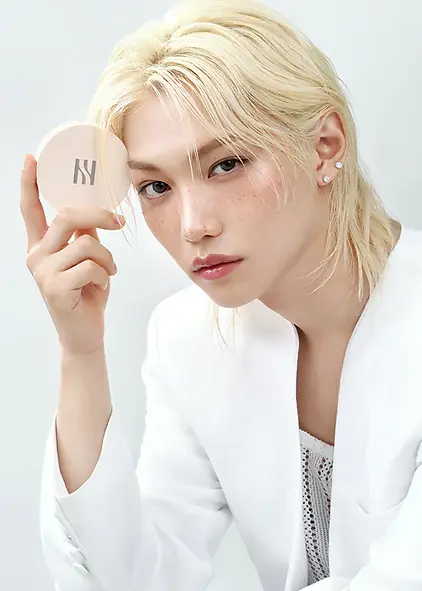 Model image of Felix for our new Hera cushion foundation