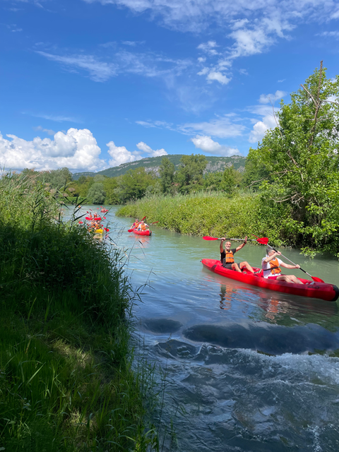 Entrée des canoës Kayaks dans la lône Brens