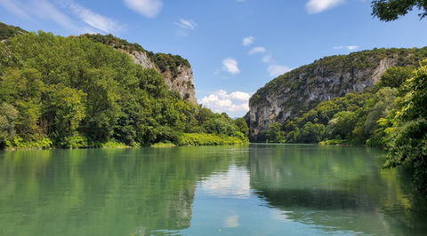 Sortie des gorges de la balme vue depuis le Rhône