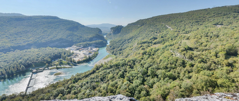 Vue panoramique des gorges de la balme depuis un point de vue de la montagne de Nattages