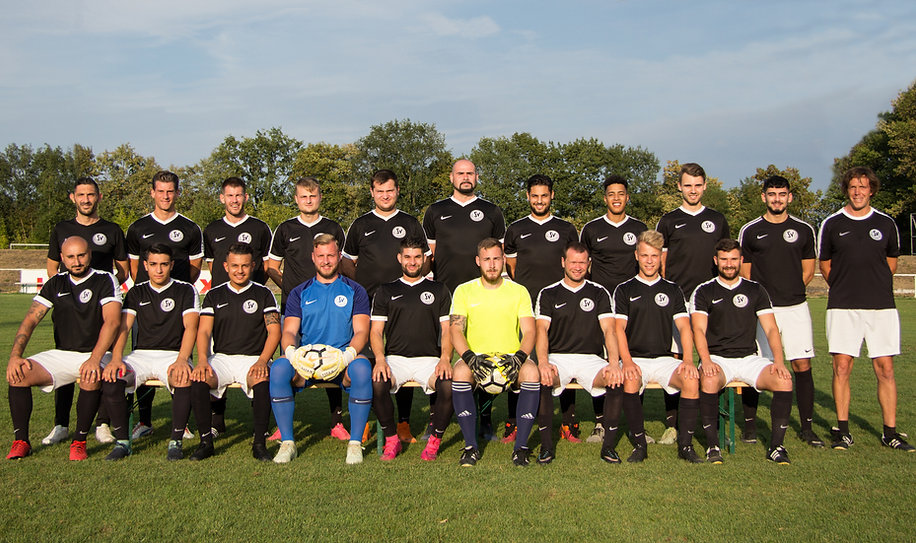 1 Aktive Gruppenfoto Saison 2018 19.jpg