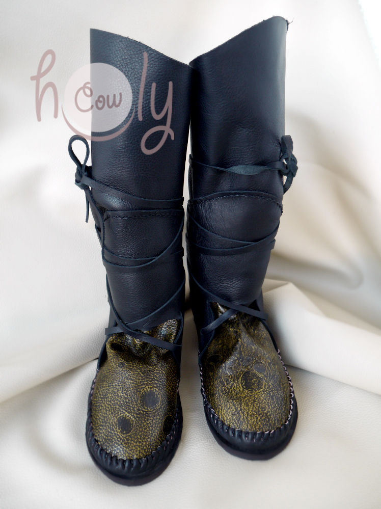 Thumbnail: Black And Green Leather Moccasins