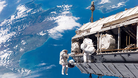 STS-116_spacewalk_1.jpg