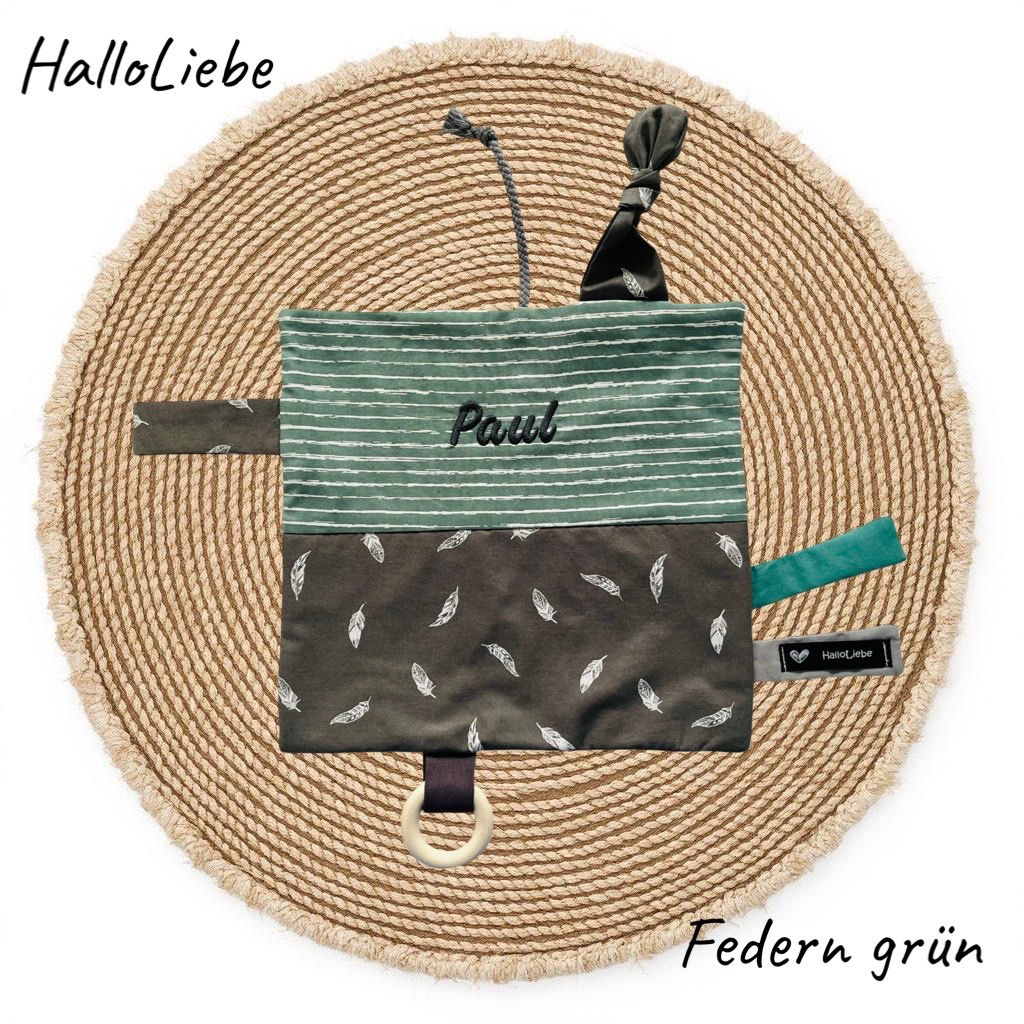 Personalisiertes Knistertuch "Federn grün"