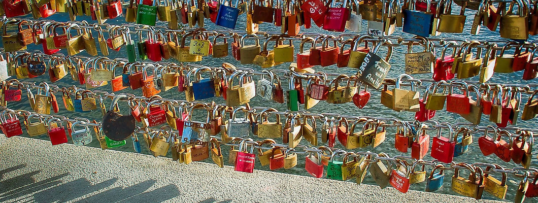 love-locks-102327_1920.jpg