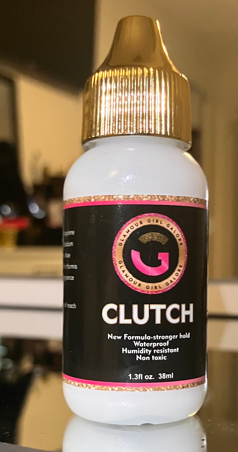 Thumbnail: CLUTCH waterproof lace glue 