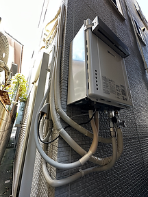 「大阪府平野区」ガス給湯器GT-2460SAWX-2　高所給湯器2階から1階へ移設　給湯器交換