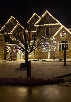 Christmas Season Outdoor House Decoration Lights.jpg