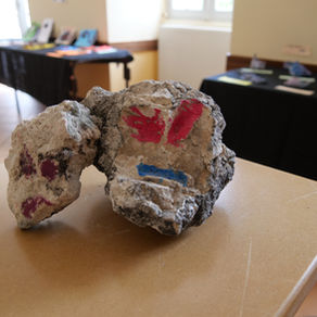 Gardien de Pierre mis en scène à l'exposition réalisée pour l'école de La-Palud-Sur-Verdon