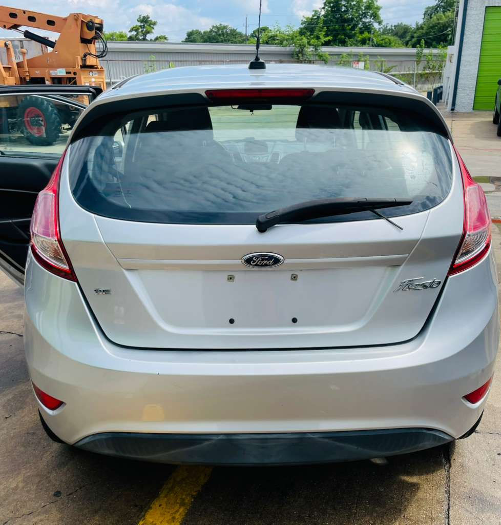 Thumbnail: 2015 Ford Fiesta SE 1.6L