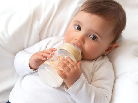 Biberon : à quel âge l’introduire et comment bien le choisir ?