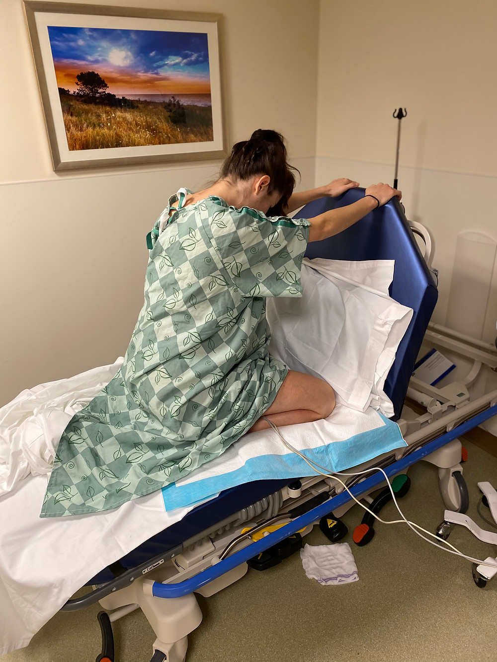 Laboring mom attempts hands and knees position in triage