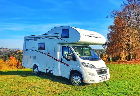 Obytný vůz Dethleffs Trend A5887 na louce