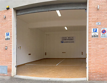 parcheggio-riservato-casa-della-confezione-grosseto.jpg