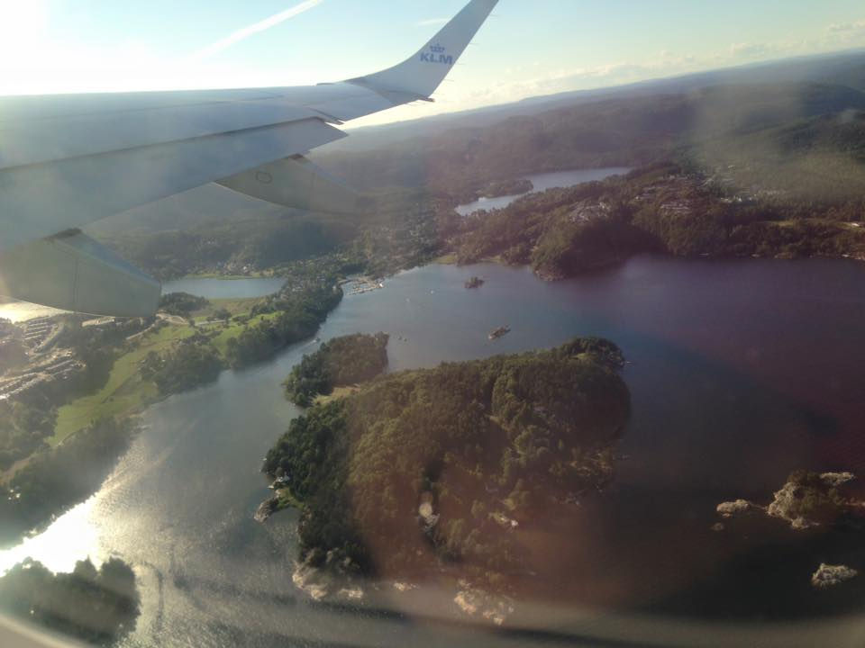 飛行機から見た小さい島々