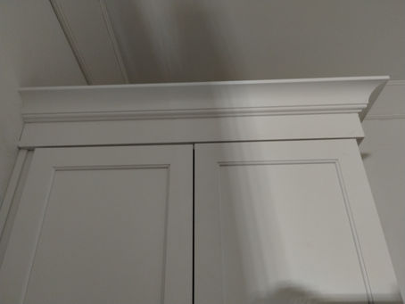 Mastering Crown Molding Cuts: Nested Position vs. Compound Cuts for Knoxville Homes