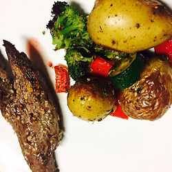Flank steak with potatoes, broccoli, zucchini and pepper