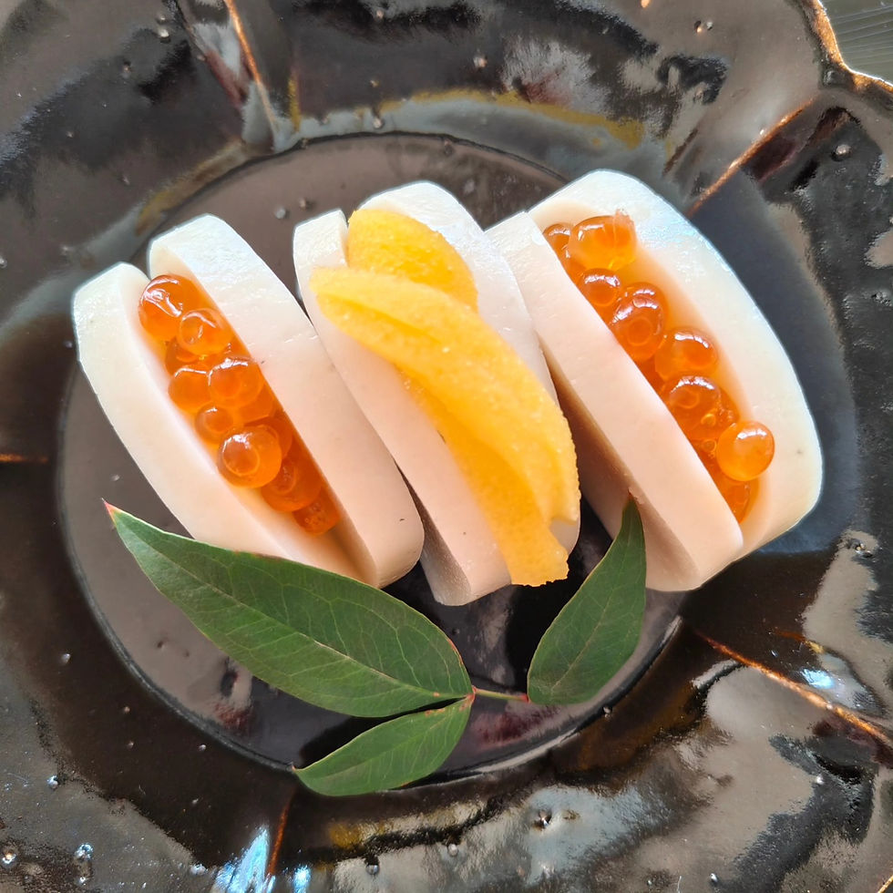 蒲鉾に柚子皮甘煮と塩イクラ