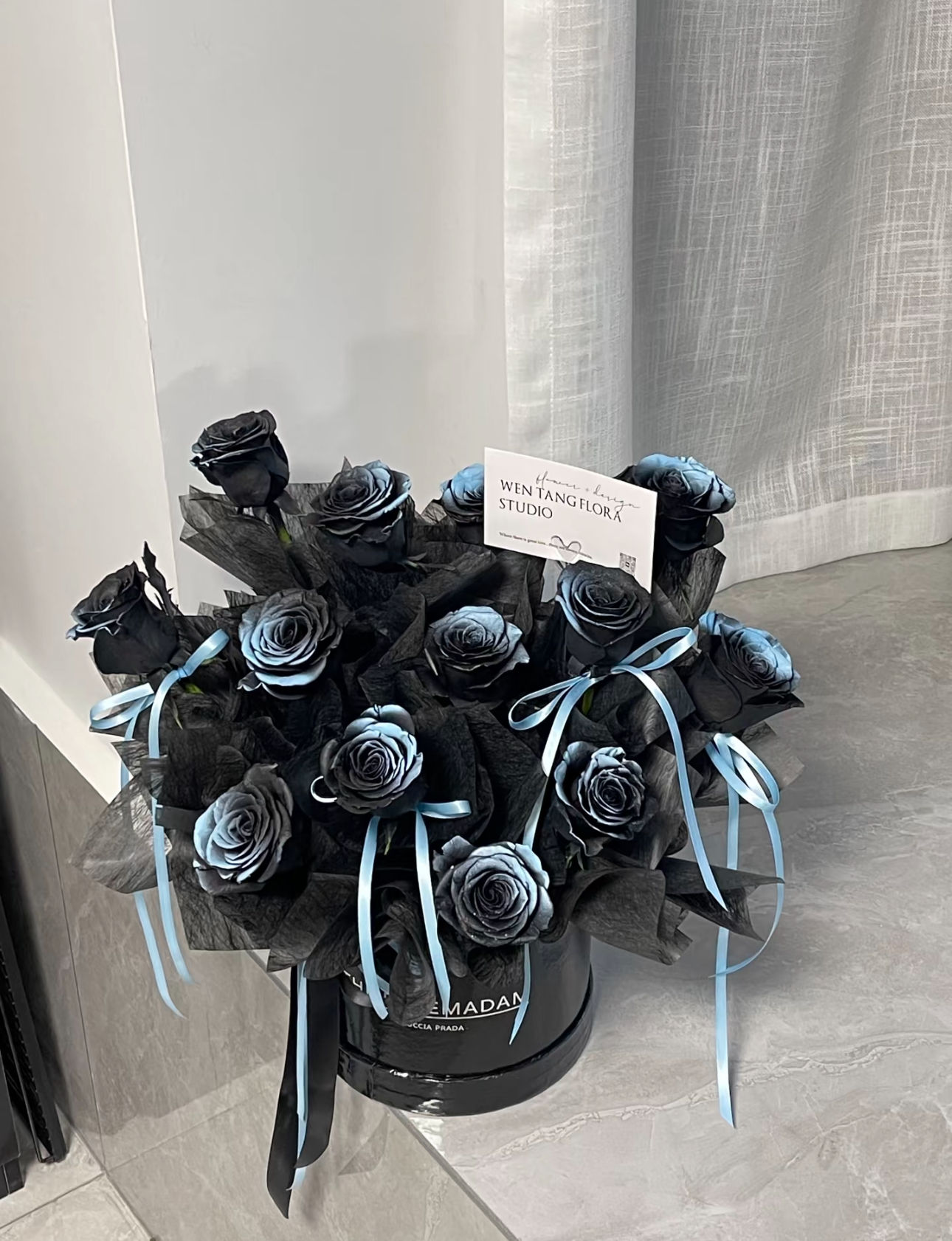 Sapphire Smoke Rose Box