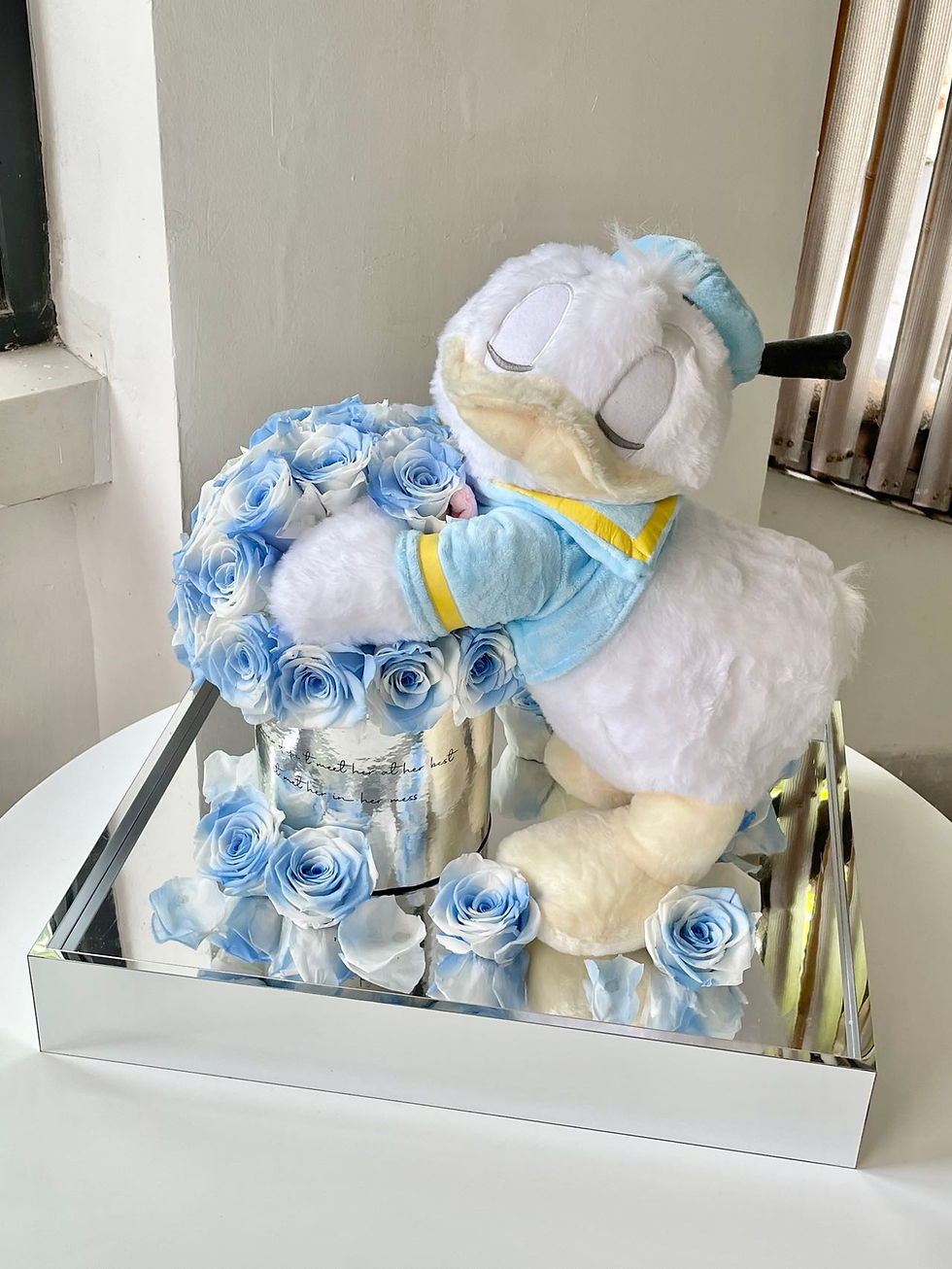 Thumbnail: Donald Duck Preserved Rose Box