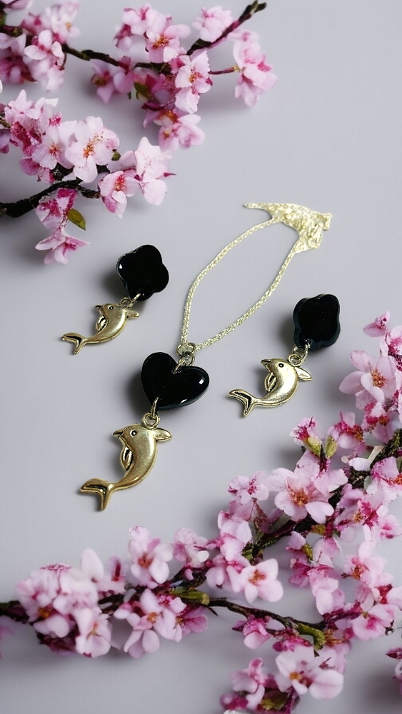 Why Resin Jewellery Turns Yellow & How to Prevent It (2025 Expert Guide)