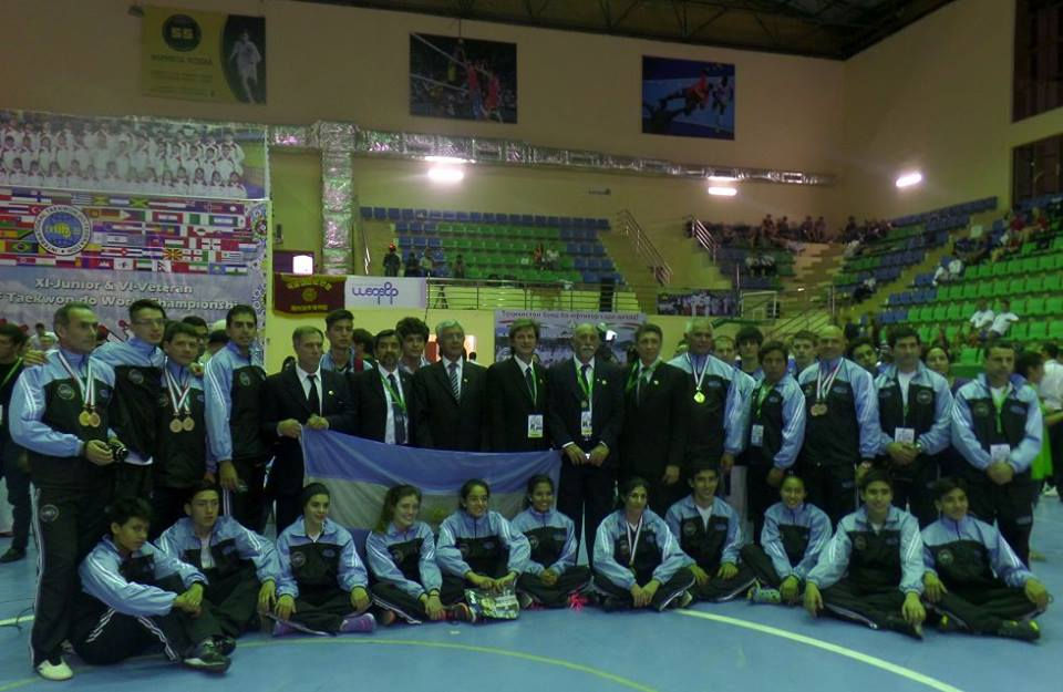 CAMPEONATO MUNDIAL TAJIKISTAN 2014 FOTO GRUPAL EN ESTADIO.jpg