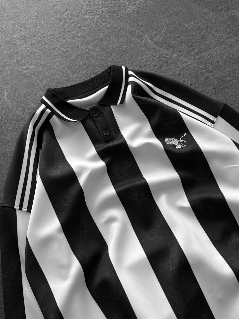 Küçük resim: Kartal Nakış Logo Polo Yaka Çubuklu Oversize Sweatshirt