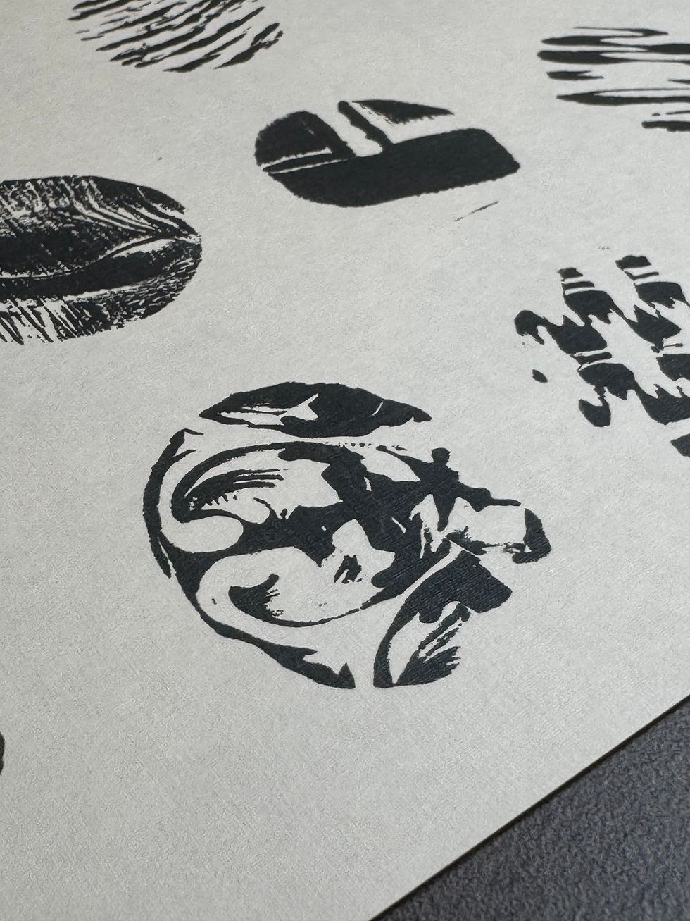 Miniaturbild: Prints Around The Grandparents