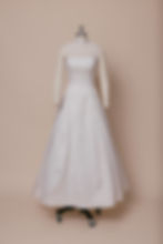1990s Vera Wang Parent Trap wedding dress on dress form against ivory backdrop