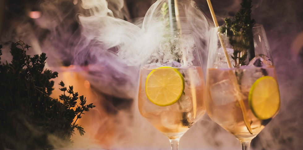 Ob Hochzeit, Geburtstag, Messe oder Show-Event – Lifestyle Cocktail-Catering bringt professionelles Barkeeping und persönlichen Service direkt zu eurer Veranstaltung. Mit viel Erfahrung, Kompetenz und Leidenschaft entstehen individuelle Cocktailkonzepte, die perfekt zu eurem Event passen. Ergänzt wird das Angebot durch Wein- und Kaffeeservice sowie vielseitige Catering-Leistungen.