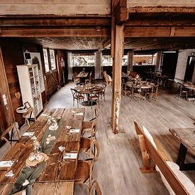 Jede Liebesgeschichte ist einzigartig – und genauso besonders soll eure Hochzeit sein. DAKIMA Country Wedding bietet eine liebevoll gestaltete Eventlocation für Hochzeiten, in der ihr euch ganz auf eure Liebe und eure Gäste konzentrieren könnt. Feiert euren großen Tag mit Gefühl, Leichtigkeit und allen Sinnen. Lernt DAKIMA Country Wedding auf der Hochzeitsmesse Fulda kennen!