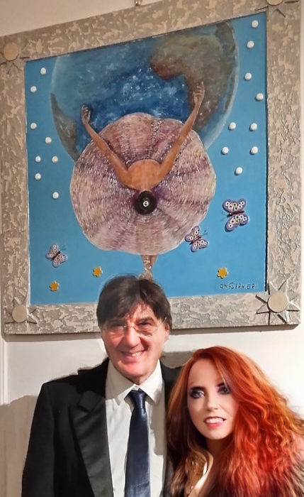 Il Prof. Giorgio Gregorio Grasso con l'artista Anna Maria Guarnieri e la sua opera "Inchino a Gaia".