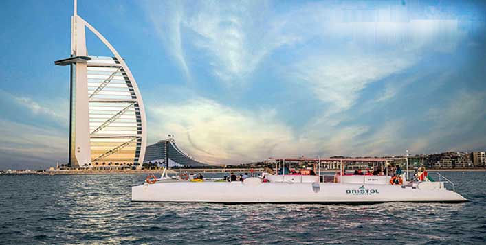  Elegant and spacious interior for private events and cruising